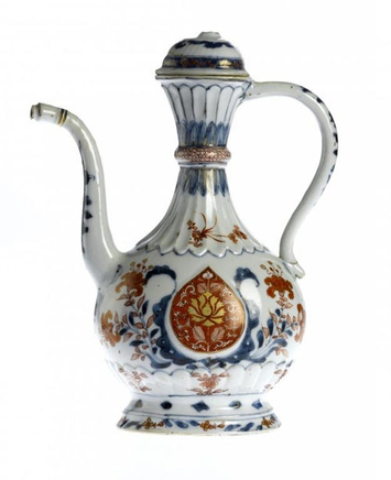 AN UNUSUAL CHINESE ISLAMIC-SHAPE IMARI EWER AND COVER, ca 1710, Kangxi (1662-1722)
