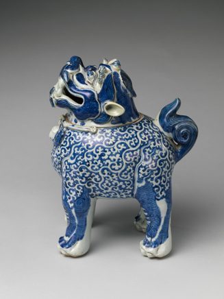 A RARE BLUE AND WHITE 'LUDUAN' CENSER AND COVER, Wanli, early 17th century