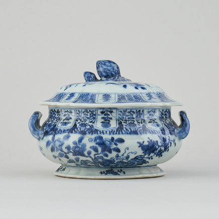A CHINESE BLUE AND WHITE TUREEN AND COVER, Qianlong (1736 - 1795)