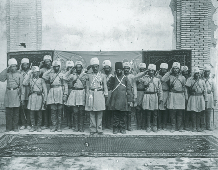 Ernest Hoeltzer , Salute of soldiers at the Palace, Isfahan, Late 19th Century