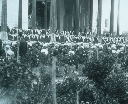 Ernest Hoeltzer , Annual gathering at Isfahan, Late 19th Century