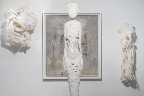 Encounters: Giacometti x Lynda Benglis – earthy dialogue with a pop of glitter