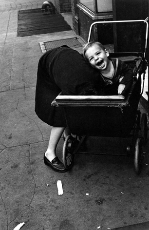 Helen Levitt New York City, 1945