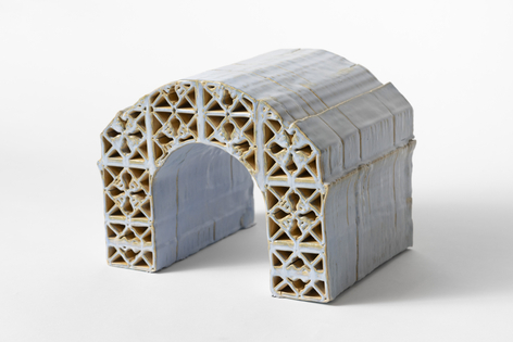 Asma Belhamar, The arch decided to hold the sky, 2025, Ceramics, 25 x 31 x 28 cm