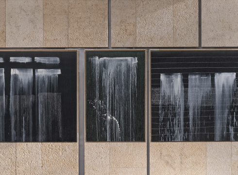 The Exhibit that Painted Itself