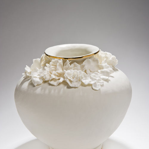 Amy Hughes  Forget Me Not Series (Large Round), 2015  Hand built grogged body, transparent glaze with 22 carat gold lustre, parian cast flower additions  25 x 28 cm 9 7/8 x 11 1/8 in.