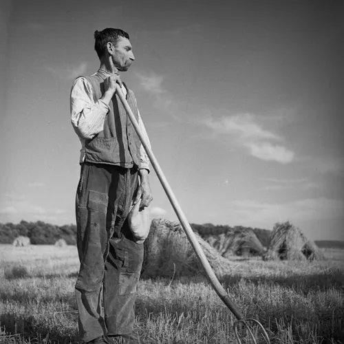 L'Angélus, 1934  Tirage argentique sur papier baryté  40x50 cm  Roger Schall  Edition of 15 plus 5 AP