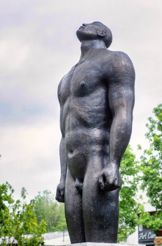 Anton Smit Collosal Youth - Monumental, 2022 GRP 470 x 167 x 80 cm