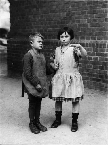 August Sander, Blinde Kinder (Blind Children), Düren, c. 1930