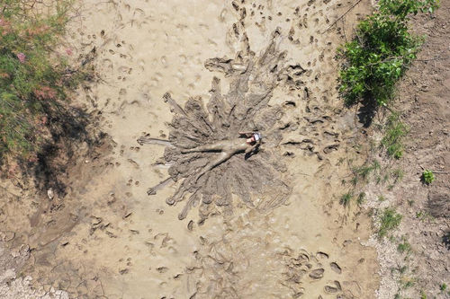 Brie Ruais, Digging In, Digging Out (2021). Photo courtesy of Albertz Benda, New York.