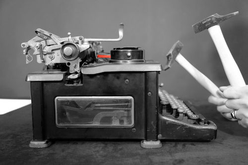 mounir fatmi, History is not mine, 2013.