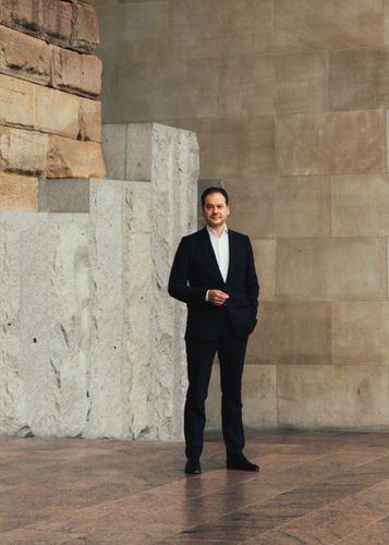 BLAU INTERNATIONAL, Hall Meets Hollein