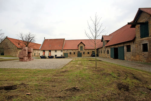 HILDESHEIMER ALLGEMEINE ZEITUNG, DERNEBURG: WIE AUS DEM PFERDESTALL EINE KUNSTHALLE WIRD