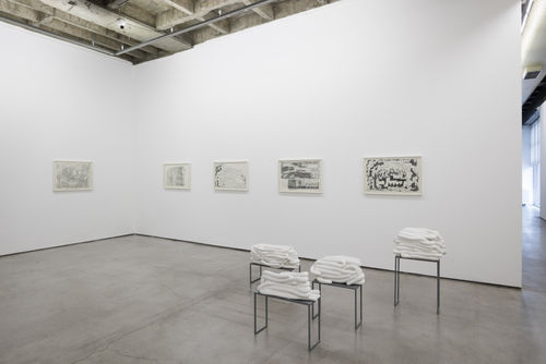 EM TUDO - TODO, Galeria Luisa Strina