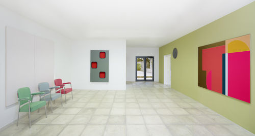 JUSTE À CÔTÉ, John M. Armleder, Bertrand Lavier, Pascal Pinaud, Jean-Michel Sanejouand et Xavier Theunis