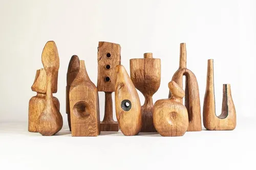 Patrick Kim-Gustafson, Sal Comporta, 2022, Sculpture en bois / Linseed oiled oak with ferric acetate, 50 x 20 x 20 cm. © Courtesy of the artist and Galerie Marguo