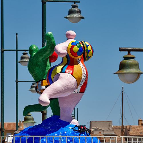 NIKI DE SAINT PHALLE À SAINT-TROPEZ - EXPOSITION DANS L'ESPACE PUBLIC