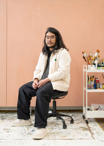 Arturo Kameya in his studio, 2023 | Image by Jonathan de Waart