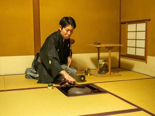 How to Experience the Sensations of the Tea Bowl, A lecture and a tea ceremony with tea master Yoshitsugu Nagano