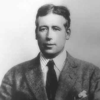 Black and white portrait of artist Leslie Hunter