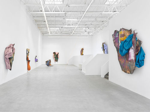 Kennedy Yanko: Humming on Life. Photos by Genevieve Hanson. Courtesy of the artist and Jeffrey Deitch, New York.