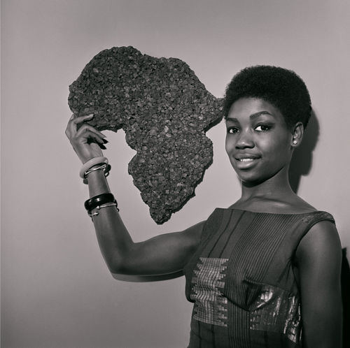 Kwame Brathwaite, Untitled (Nomsa with Africa) (1984).