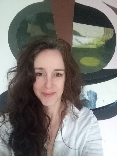 Nicky Knowles in her syudio