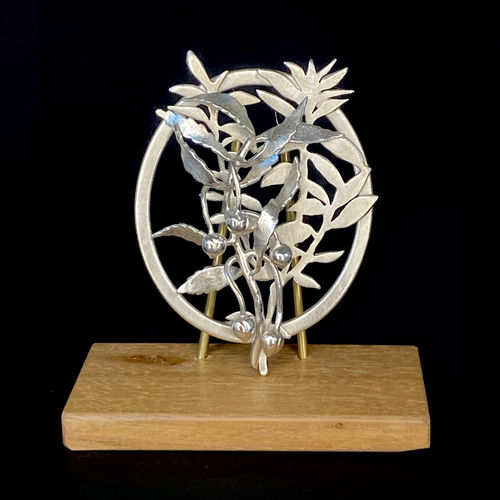 Sophie Carnell: Brooch, Heartberry / Aristotelia peduncularis