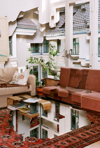 The Wall Street Magazine on the show “A depthless world”