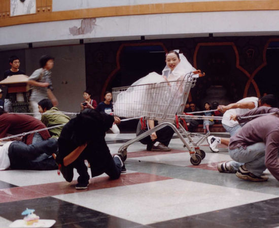 陈秋林 Chen Qiulin, 我存在，我消费，我快乐 I Exist, I Consume and I am Happy, 2003