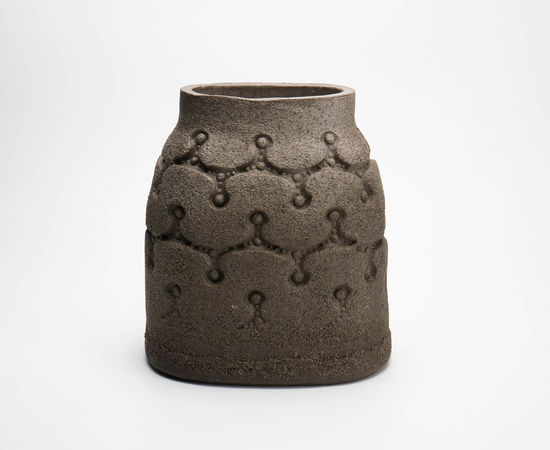 Koinuma Michio 肥沼美智雄, Jar with carved motifs