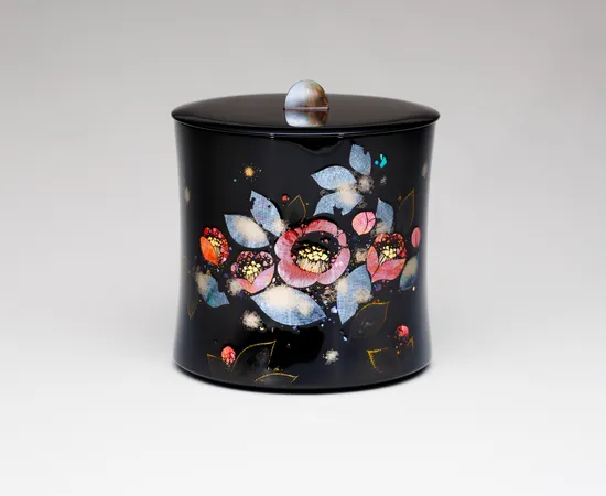 Onihira Keiji, Box in Design with Raden “Getsumei (Moonlit Radiance)', 2006