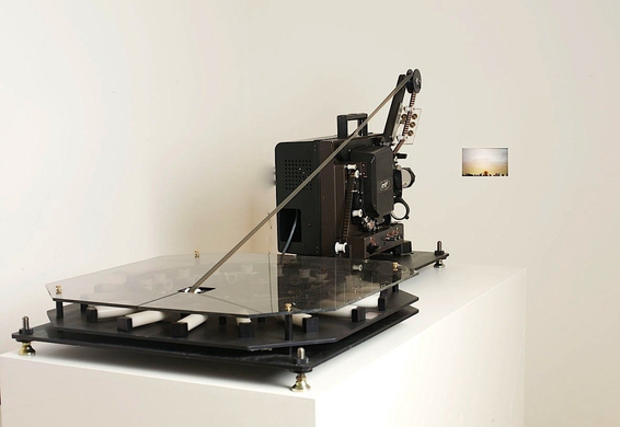 Paul Pfeiffer, Sunset Flash, 2004