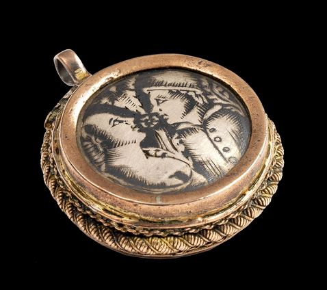 Marriage pendant with Portrait of Couple