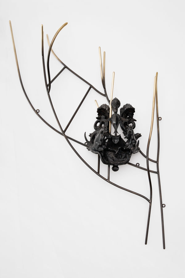 Julien Creuzet, Attila cataracte, ta source aux pieds, des pitons verts, finira dans la grande mer, gouffre bleu, nous nous noyâmes, dans les larmes marées, de la lune, Door Knocker & Moretto, la Fontaine de Neptune, 2024