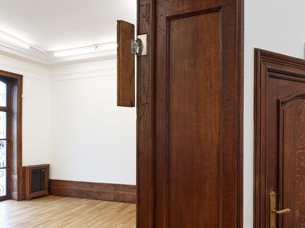 Nina Canell, Knock Knock, 2022