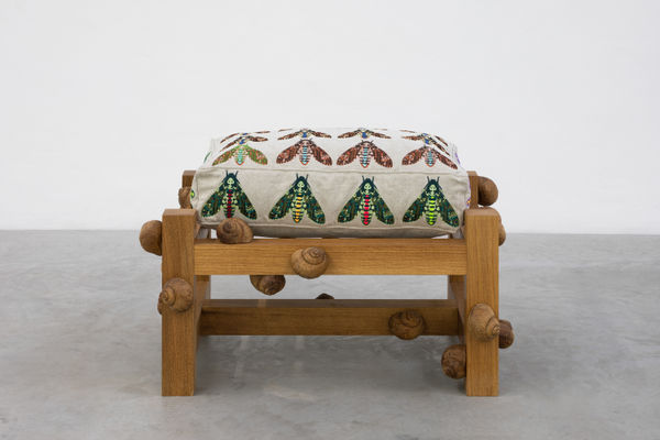 Daniel Dewar & Grégory Gicquel, Oak bench with death head hawk moths and snails, 2021