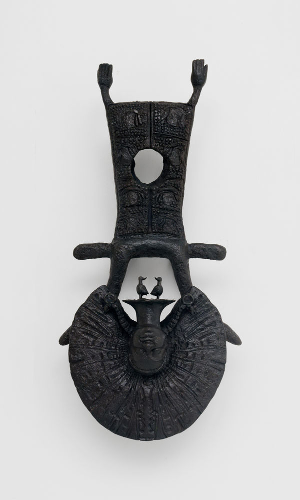 Julien Creuzet, encore une apnée, encore un silence étourdi, ton sourire de solitude, tes mains crasseuses de gratitudes. (our archaeologies of our future desires, deux oiseaux), 2025