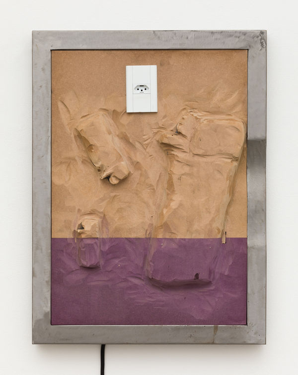 Neïl Beloufa, Three small lighters, série Vintage, 2014