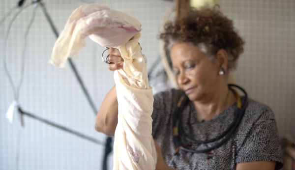 Sonia Gomes, Ainda me levanto, 2018