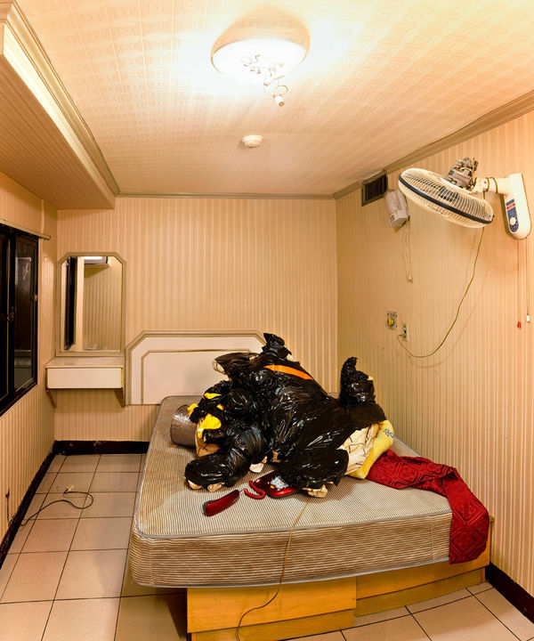 Meng Jin & Fang Er, Gong Bin Hotel, 2008