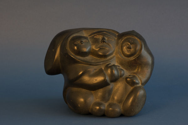 Mathew Aqigaaq, Mother & children / mere et enfants, ca. 1975