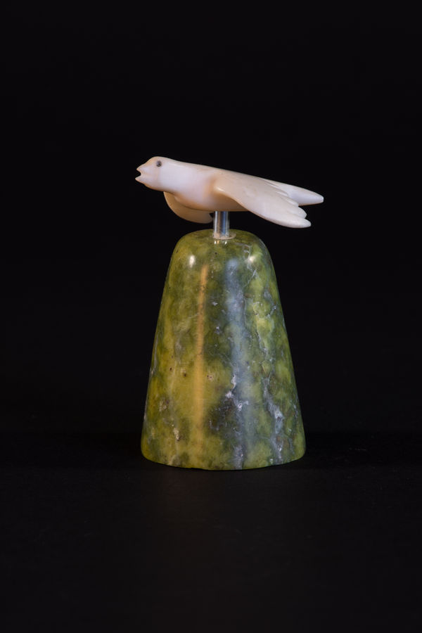 Unidentified / non-identifié, Bird in Flight / Oiseau, ca. 1980