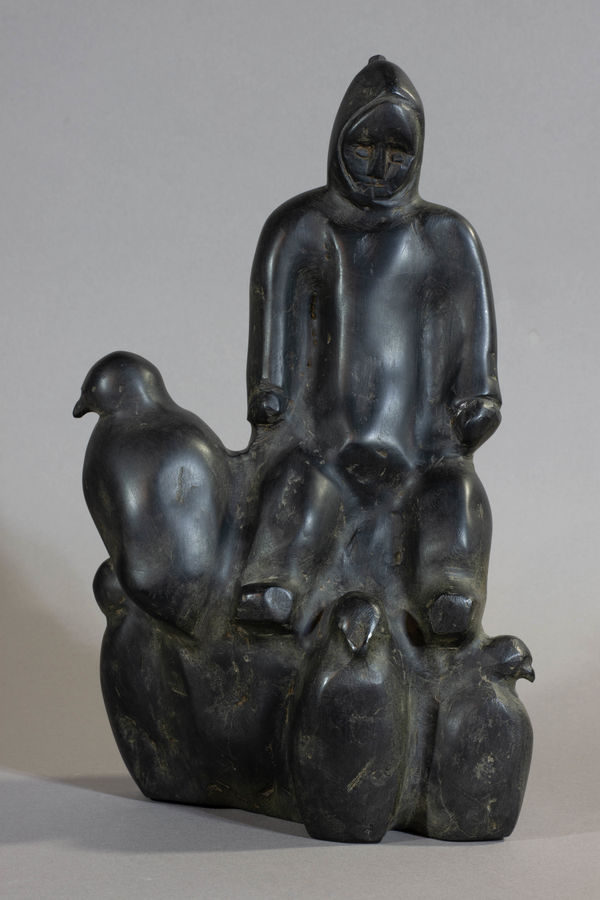 Tuna Iquliq, Inuk with Birds / Inuk avec oiseaux, ca. 1980