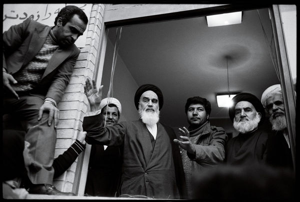 David Burnett, Ayatollah Khomeini greets supporters at the Refah School. To his right is his aide Akbar Hashemi Rafsanjani. Tehran, February 2, 1979