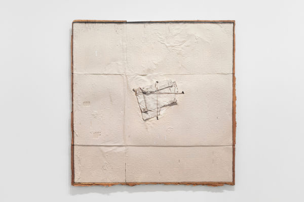 Julio Anaya Cabanding, After Tàpies, Tela blanca con cartón cosido, 2024