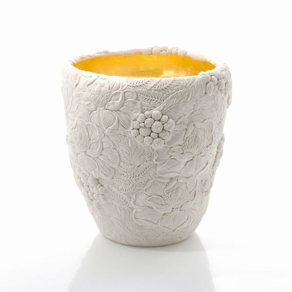 Hitomi Hosono, A Large Magnolia, English Daisy, Pinnate Leaves and Leaves Vase, 2024