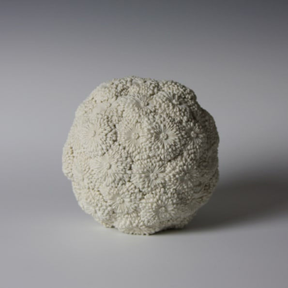 Hitomi Hosono, Chrysanthemum Box, 2013