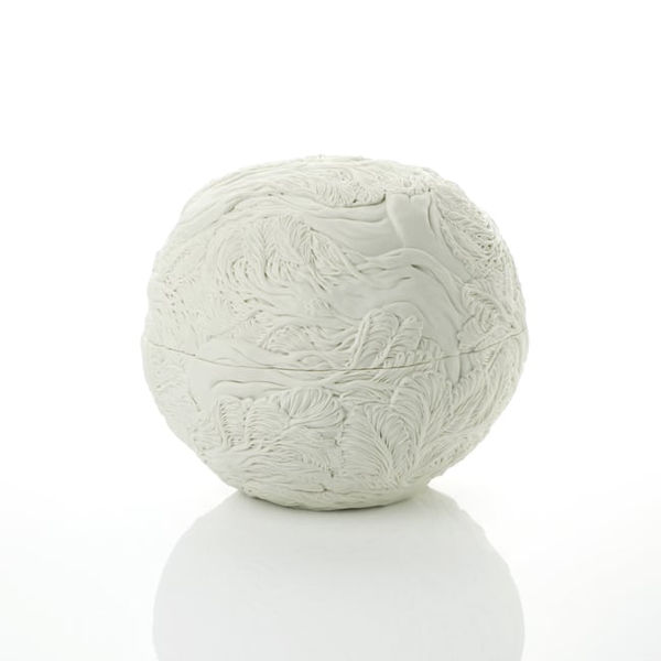 Hitomi Hosono, A Round Pine Tree Box, 2019