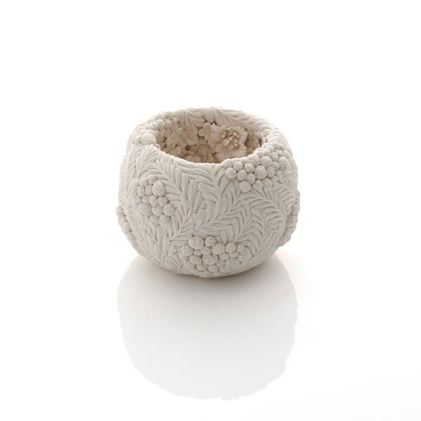 Hitomi Hosono, A Rhododendron, Daisy and Hawthorn Leaves Bowl, 2022